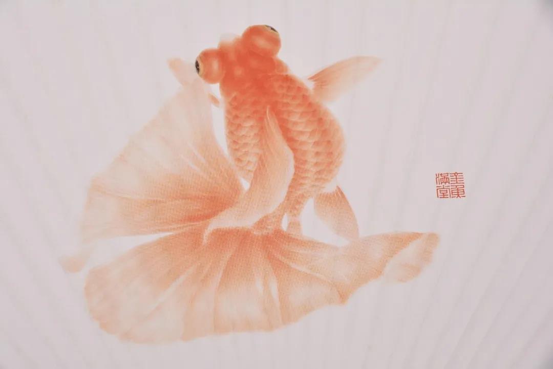 宫廷金鱼·绫绢团扇